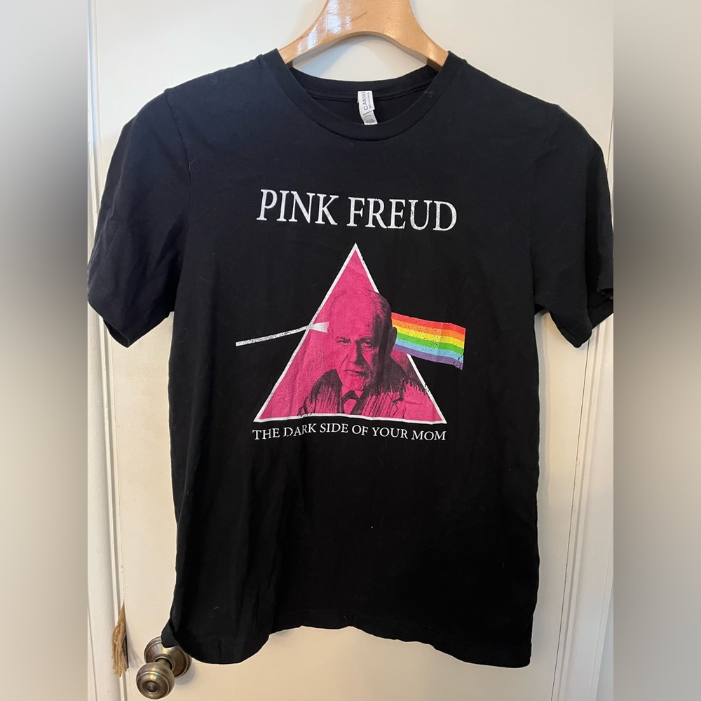 Funny Pink Freud black short sleeve tee shirt. size medium. Worn once.